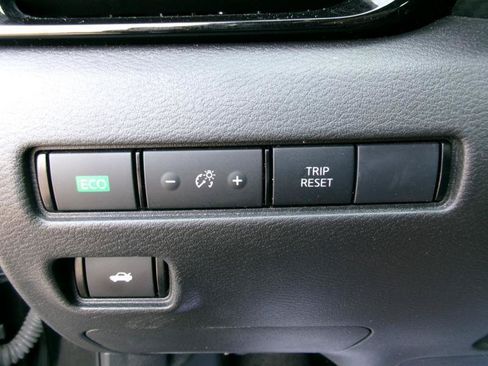 Used 2025 Nissan Sentra SV FWD image 14