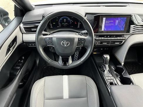 Used 2025 Toyota Camry SE FWD image 18
