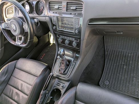 Used 2017 Volkswagen GTI SE image 37