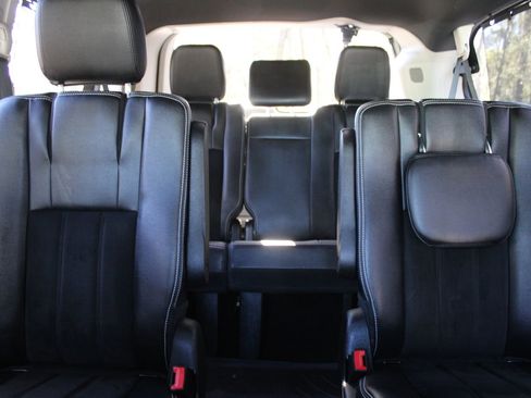 Used 2016 Dodge Grand Caravan SXT image 58