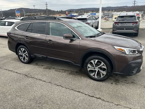 Used 2020 Subaru Outback Limited w/ Popular Package #2 image 3