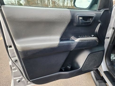 Used 2018 Toyota Tacoma SR5 image 19