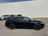 Used 2017 Ford Fusion SE w/ Fusion SE Technology Package image 4