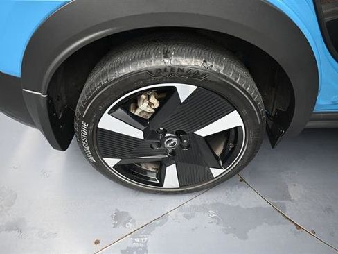 Certified 2025 Nissan Kicks SR FWD image 22