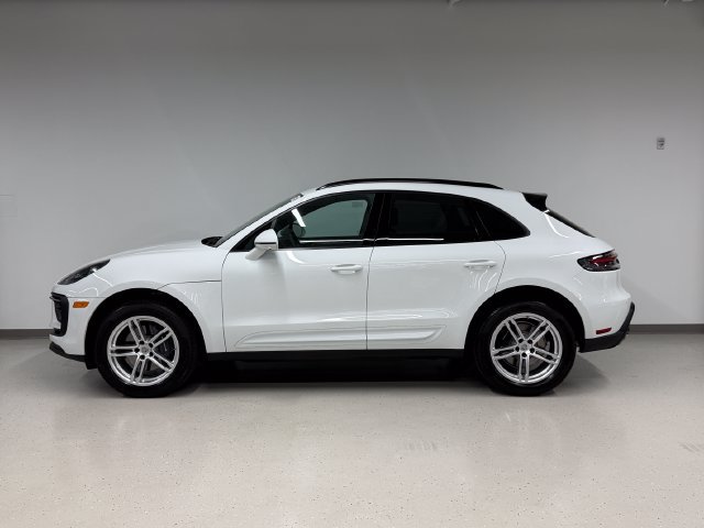 Certified 2026 Porsche Macan AWD/4WD image 2