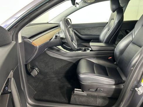 Used 2021 Tesla Model Y Long Range image 12