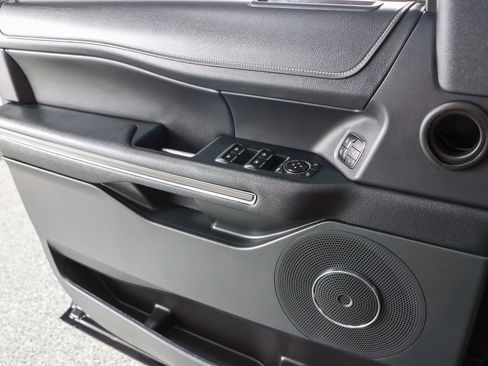 Used 2022 Ford Expedition XLT image 23