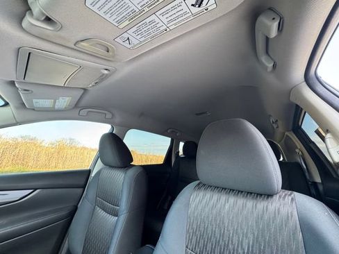 Used 2017 Nissan Rogue SV image 27