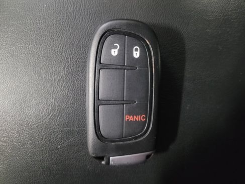 Used 2019 Jeep Cherokee Trailhawk image 32