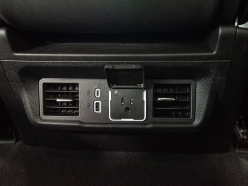 Used 2025 GMC Sierra 1500 SLT AWD/4WD image 18