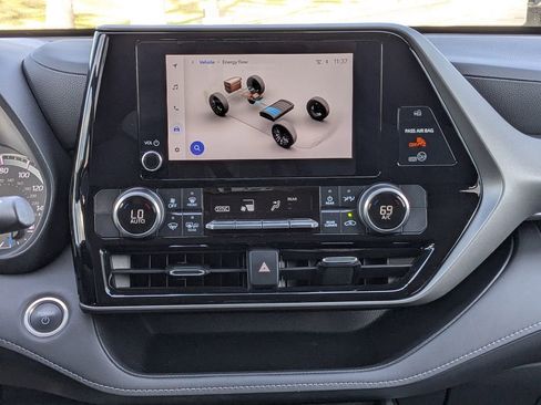 Used 2024 Toyota Highlander LE image 21