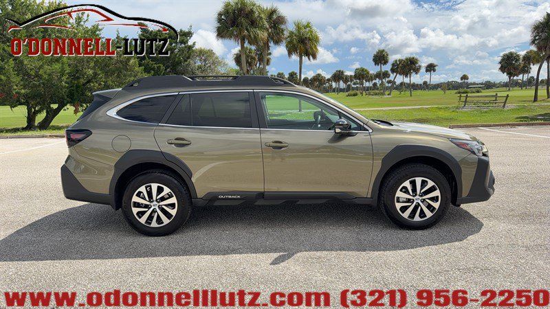 Used 2025 Subaru Outback Premium AWD/4WD image 4
