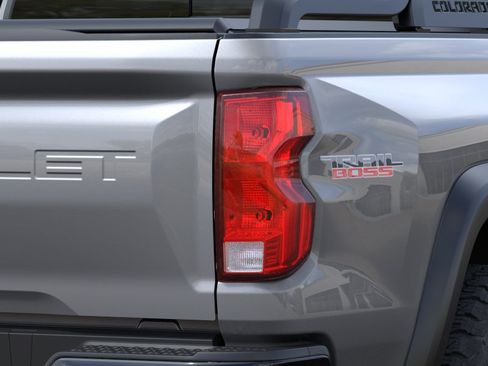 New 2026 Chevrolet Colorado Trail Boss w/ Midnight Edition AWD/4WD image 12