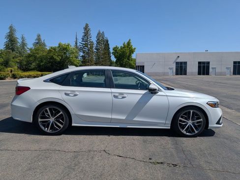 Used 2024 Honda Civic Touring image 4