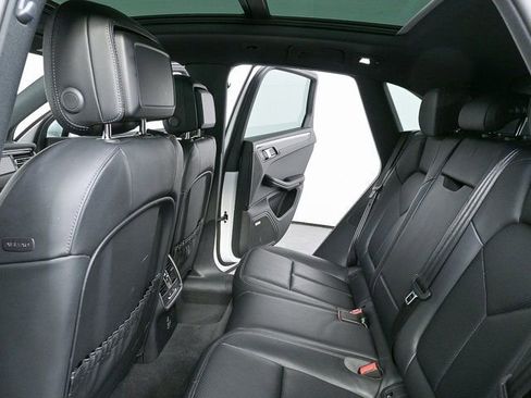 Certified 2025 Porsche Macan image 23