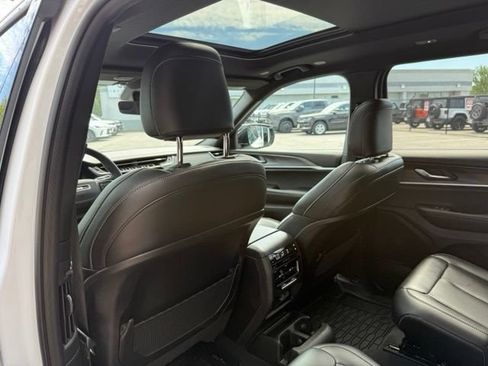 Used 2025 Jeep Grand Cherokee L Limited AWD/4WD image 6