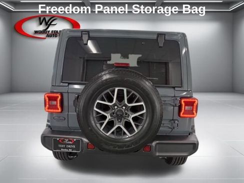 Used 2024 Jeep Wrangler Unlimited Sahara AWD/4WD image 7
