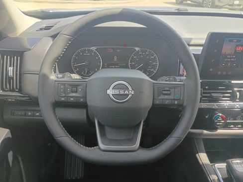 New 2026 Nissan Pathfinder SV image 10