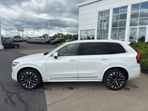 Used 2025 Volvo XC90 B5 Plus AWD/4WD image 8