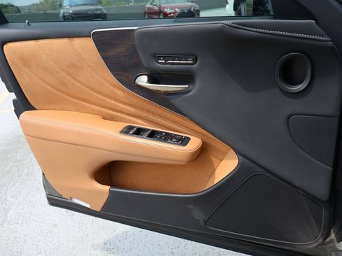 Used 2022 Lexus LS 500 AWD w/ Luxury Package image 37