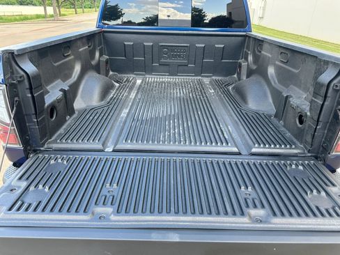 Used 2017 Nissan Titan SV AWD/4WD image 15