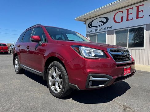 Used 2018 Subaru Forester 2.5i Touring AWD/4WD image 9