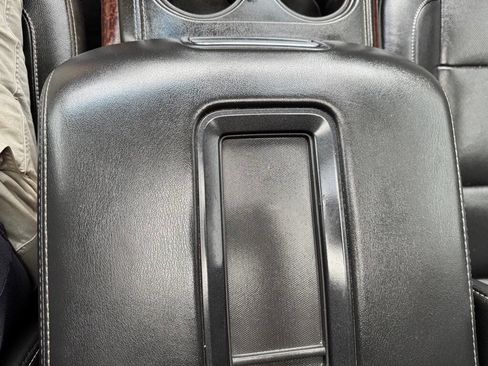 Used 2020 GMC Yukon XL SLT image 32