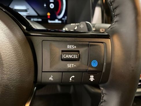 Used 2024 Nissan Pathfinder Platinum AWD/4WD image 16