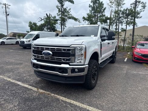 Used 2023 Ford F250 XLT w/ Snow Plow/Camper Package AWD/4WD image 3