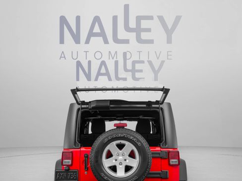 Used 2016 Jeep Wrangler Unlimited Rubicon w/ Connectivity Group AWD/4WD image 9