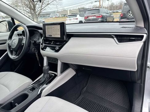 Used 2024 Toyota Corolla Cross L image 16