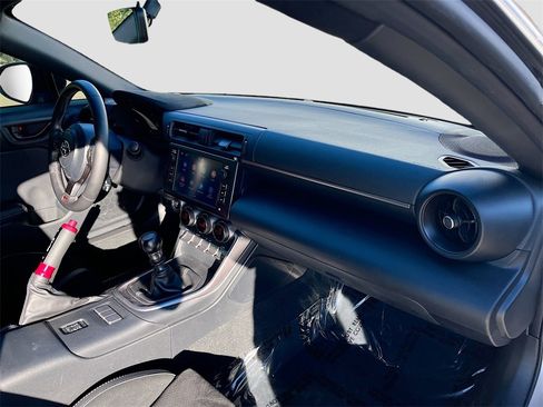 Used 2023 Toyota GR86 Premium w/ ALL Weather Mat Package (TMS) image 27