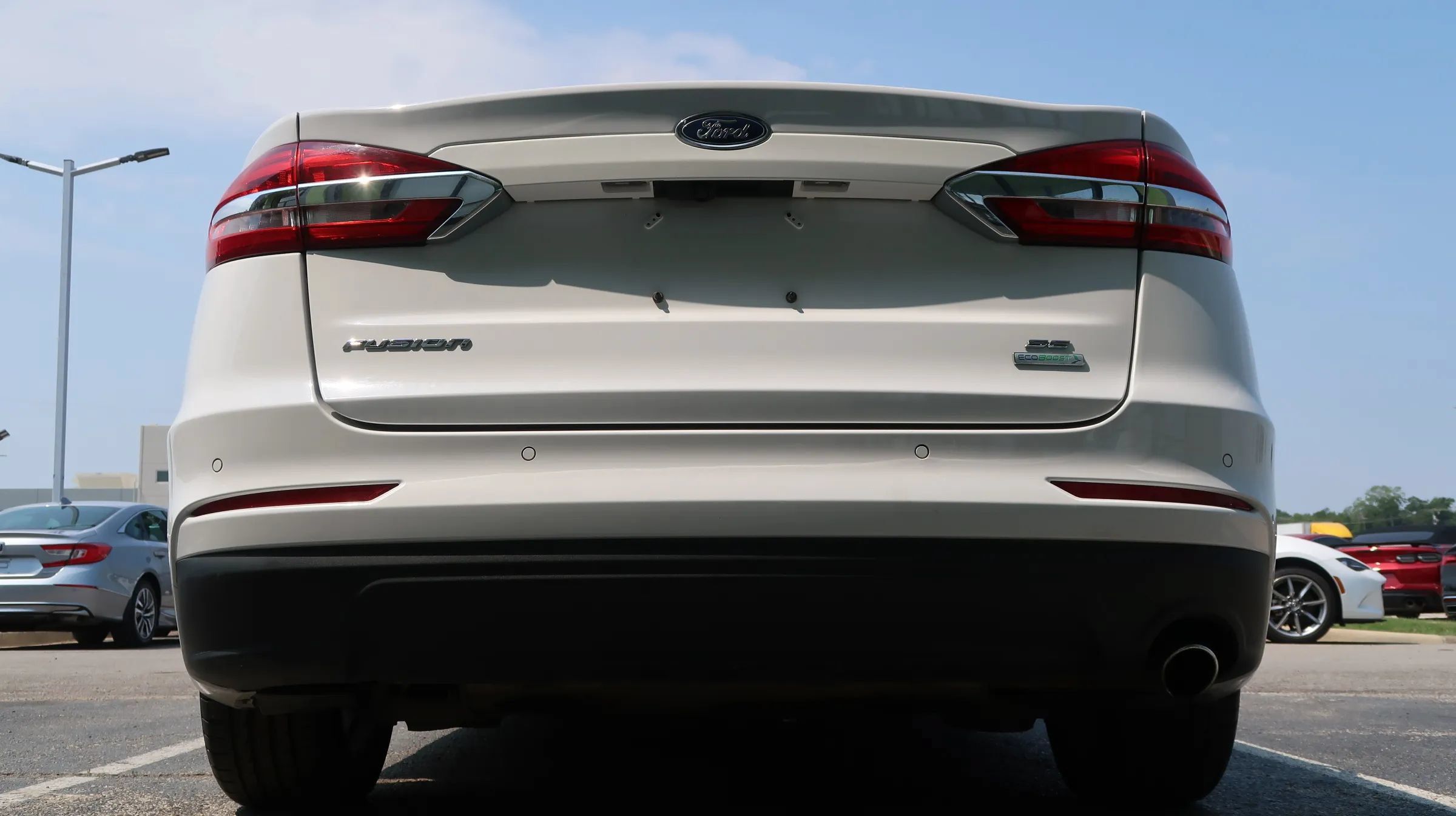 Used 2019 Ford Fusion SE FWD image 10
