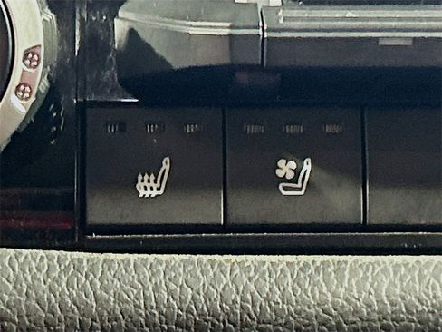 Used 2022 Toyota Tundra Limited image 17