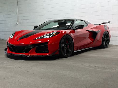 Used 2024 Chevrolet Corvette Z06 w/ Z07 Performance Package RWD image 1