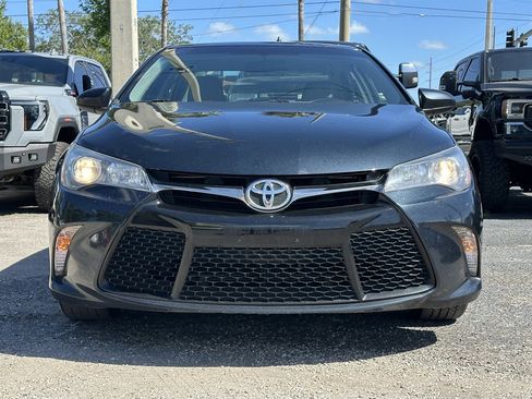 Used 2017 Toyota Camry SE image 7