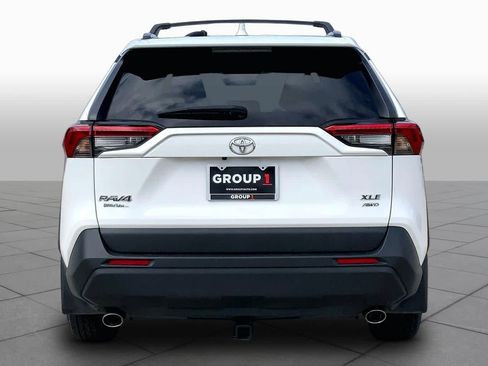 Used 2022 Toyota RAV4 XLE AWD/4WD image 4