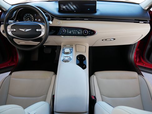 Used 2022 Genesis GV70 2.5T w/ Advanced Package image 30