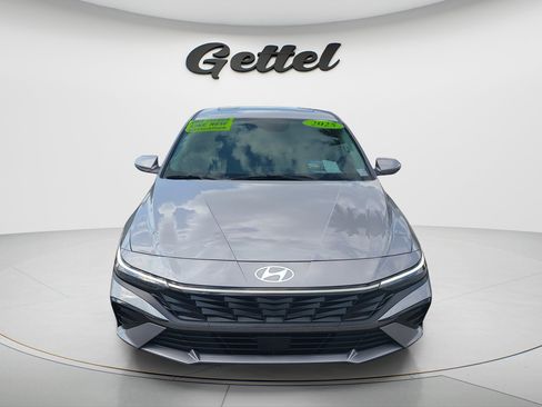 Certified 2025 Hyundai Elantra Limited FWD image 2