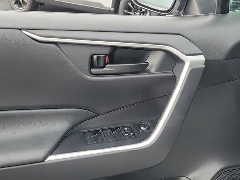 Used 2020 Toyota RAV4 LE FWD image 26