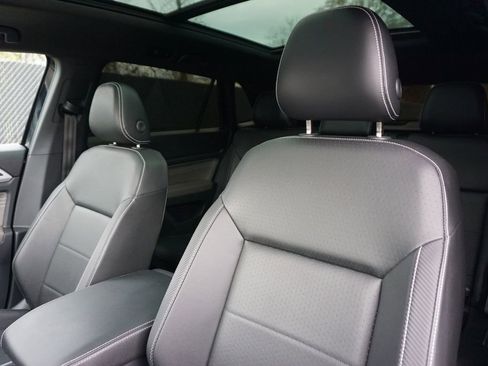 Used 2023 Volkswagen Atlas Cross Sport SEL R-Line image 11