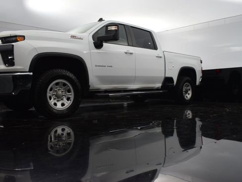 Used 2023 Chevrolet Silverado 2500 LT w/ Convenience Package image 18