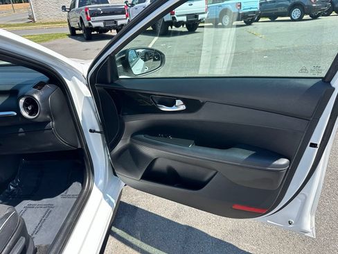 Used 2022 Kia Forte GT-Line w/ GT-Line Technology Package FWD image 18