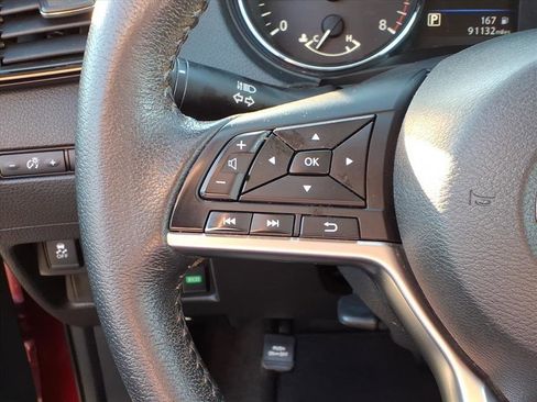 Used 2019 Nissan Rogue SV image 15