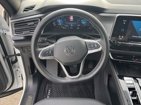 Used 2025 Volkswagen Atlas Cross Sport SE AWD/4WD image 13