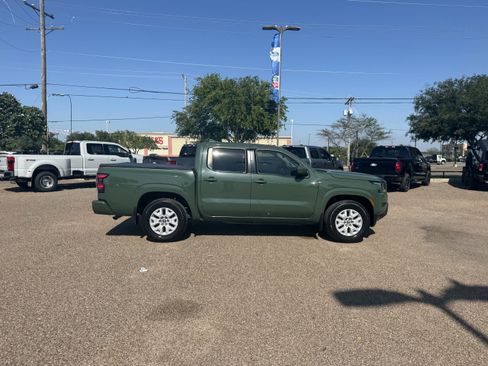 Used 2022 Nissan Frontier SV w/ Technology Package RWD image 4