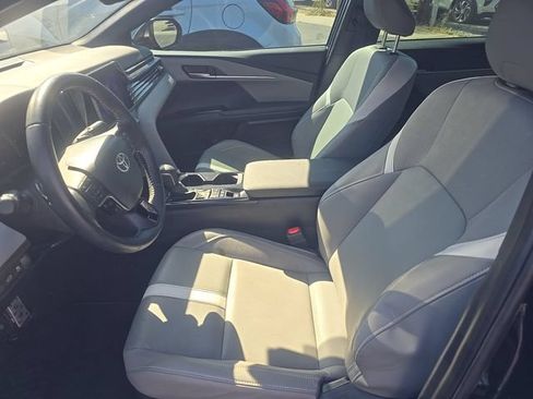 Used 2025 Toyota Camry SE w/ Convenience Package FWD image 9