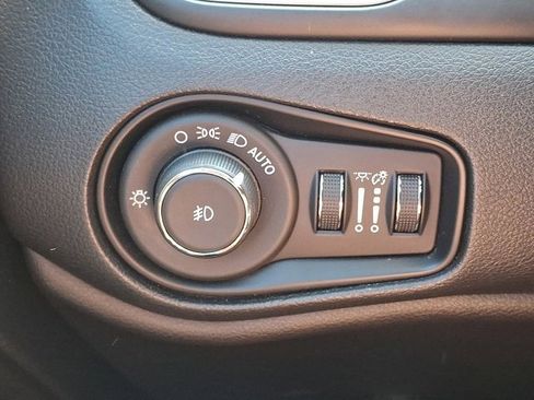 Certified 2022 Jeep Renegade Latitude image 28