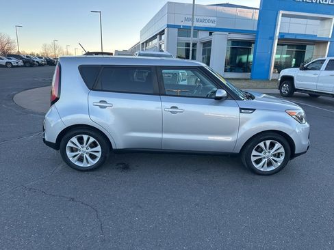 Used 2016 Kia Soul + image 36