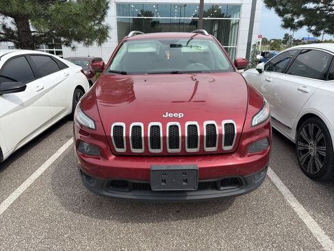 Used 2017 Jeep Cherokee Latitude w/ Safety/Convenience Group AWD/4WD image 2